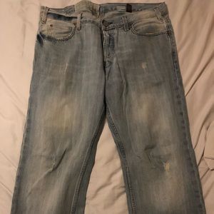 Hollister destroyed light jeans. 34x32
